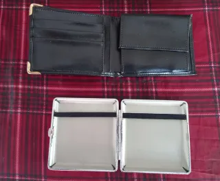 Cartera de piel y pitillera