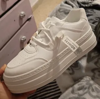 Zapatillas casuales blancas