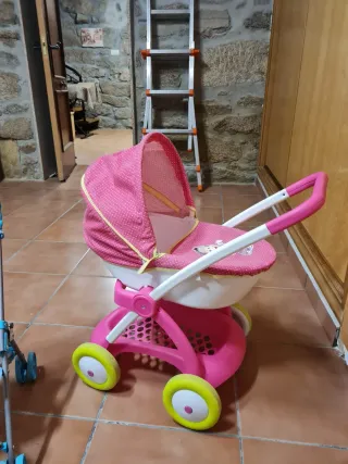Carrelli e passeggini giocattolo per bambole