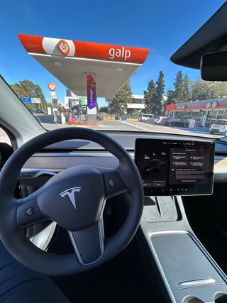 Tesla Model Y 2025