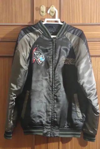 Cazadora Bomber Pull and Bear.