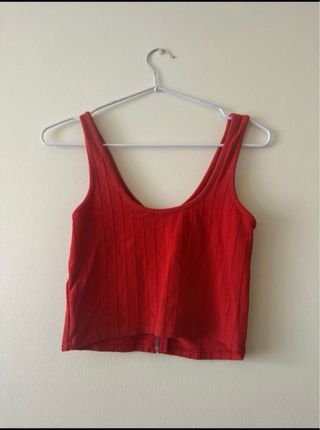 Top rojo con cremallera