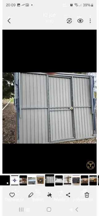 Puerta de garaje con puerta peatones