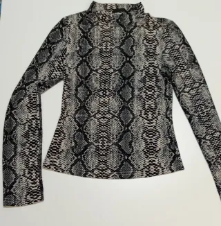 Camiseta manga larga estampado serpiente Talla S