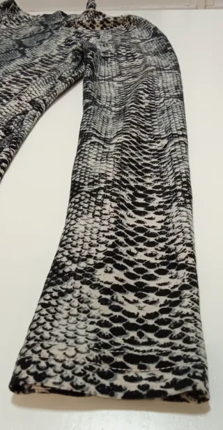 Camiseta manga larga estampado serpiente Talla S