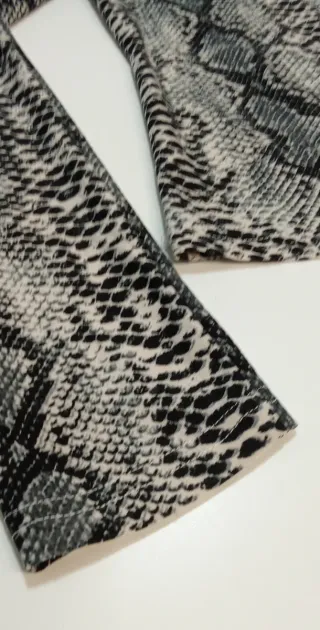 Camiseta manga larga estampado serpiente Talla S