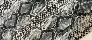 Camiseta manga larga estampado serpiente Talla S