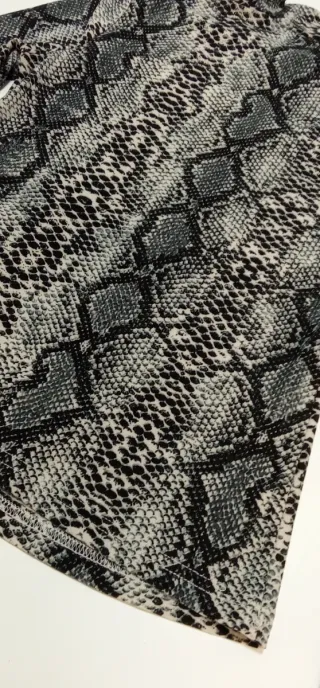 Camiseta manga larga estampado serpiente Talla S