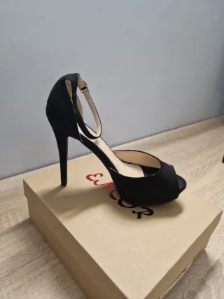 Zapatos de tacón ante negro T. 40 usados una vez