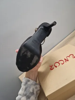 Zapatos de tacón ante negro T. 40 usados una vez