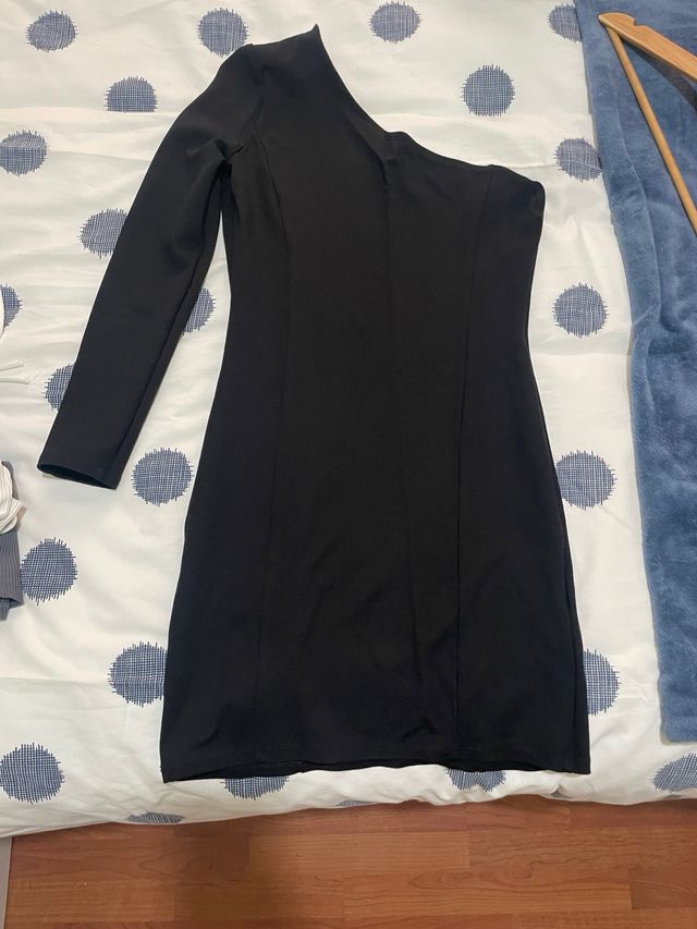 Vestido negro asimétrico