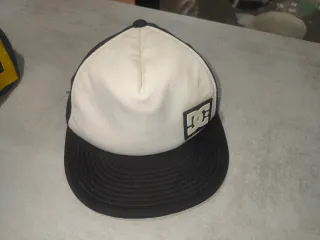 Gorra DC Shoes Original Blanca y Negra
