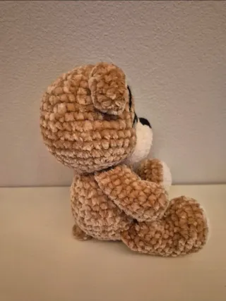 Orsetto fatto all'uncinetto in ciniglia marrone