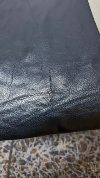 Silla Gamer Negra y Blanca con Reposapiés