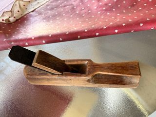 Antica pialla da falegname in legno