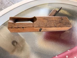 Antica pialla da falegname in legno