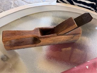 Antica pialla da falegname in legno