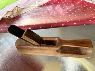 Antica pialla da falegname in legno