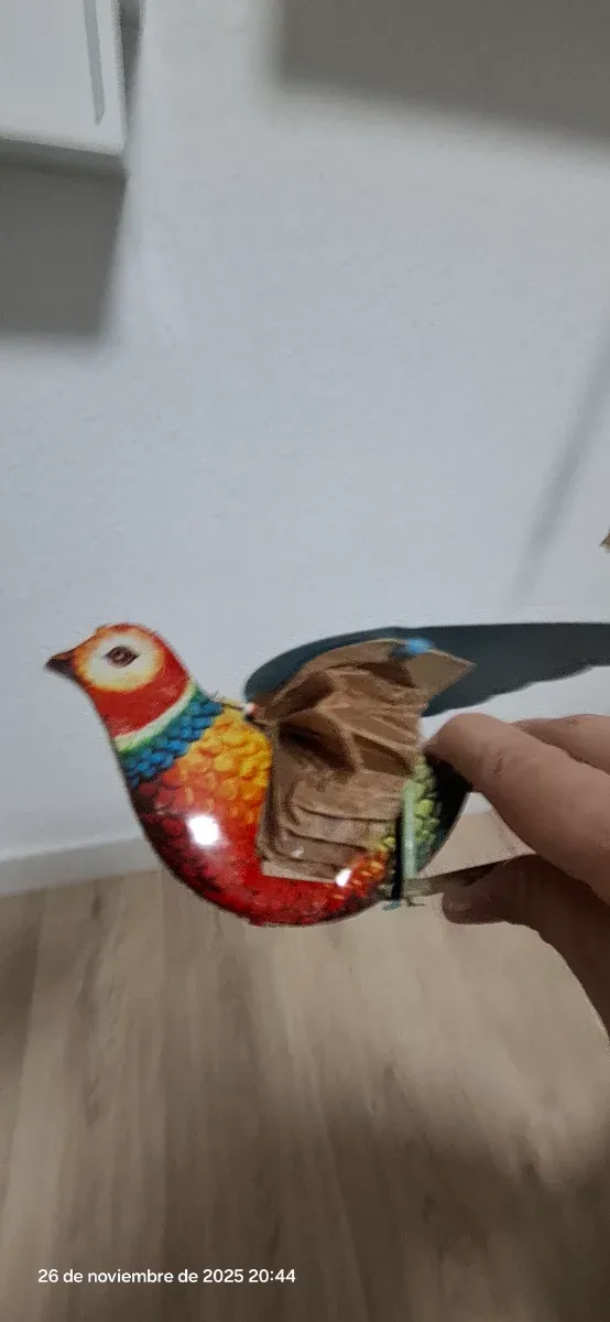 Brinquedo de pássaro vintage de folha de flandres