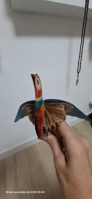 Juguete pájaro vintage de hojalata