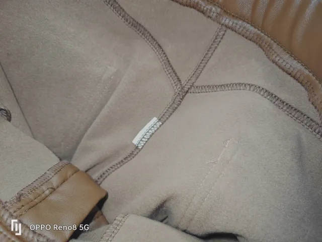 Pantalón polipiel campana marrón