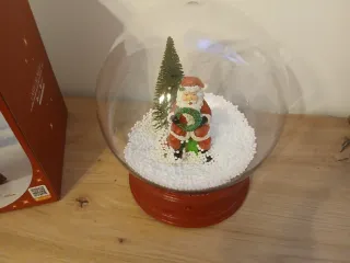 Babbo Natale in una palla di neve