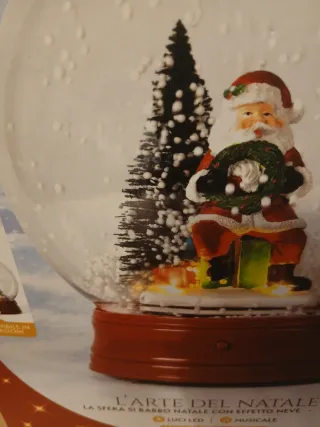 Babbo Natale in una palla di neve