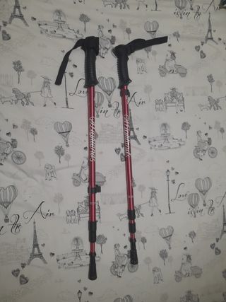 Palos de caminar rojos