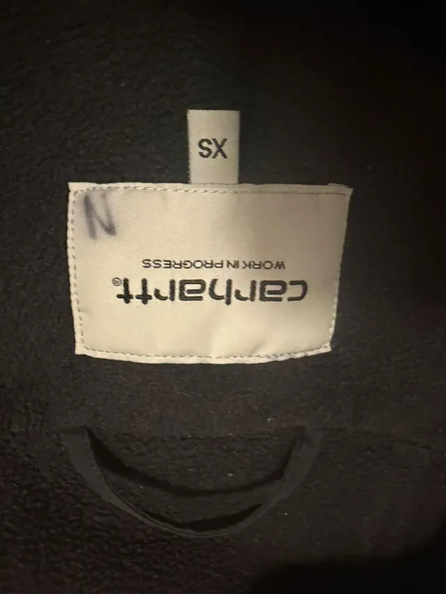 Abrigo Carhartt chico negro