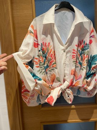 Blusa estampada anudada talla única