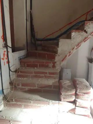 Alicatado de escaleras