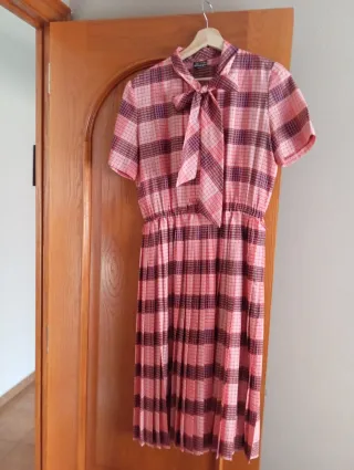 Vestido corto rosa y morado. Corte Ingles.