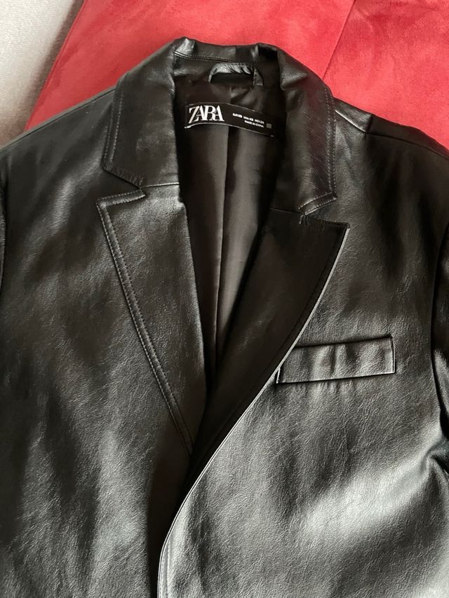 Blazer efecto piel Zara