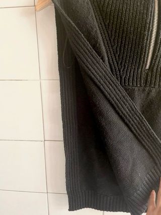 Chaleco H&M cuello alto cremallera negro