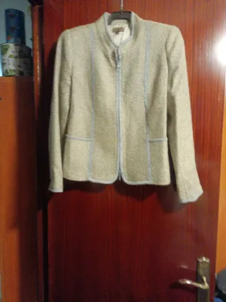 Chaqueta corta sport beige
