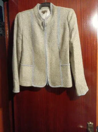 Chaqueta corta sport beige