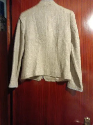 Chaqueta corta sport beige