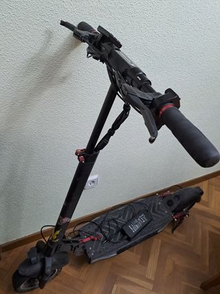 Patinete eléctrico negro