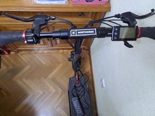 Patinete eléctrico negro