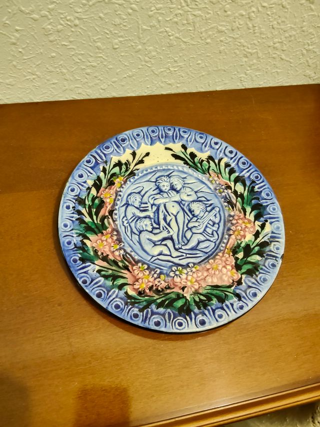 Plato decorativo porcelana figuras