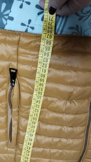 Chaqueta acolchada mostaza