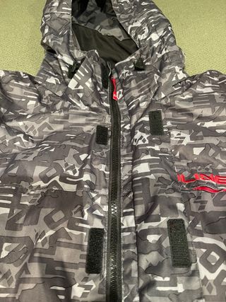 Cazadora Polinesia Nieve Gris y Roja