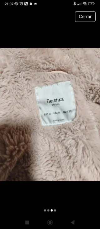 Chaqueta rosa con capucha y pelo