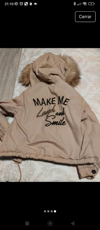 Chaqueta rosa con capucha y pelo