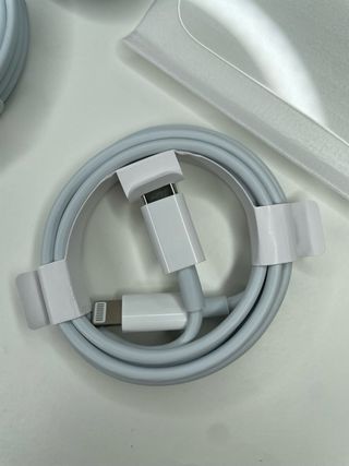 Funda iPhone 13+ Protector Pantalla + Cables