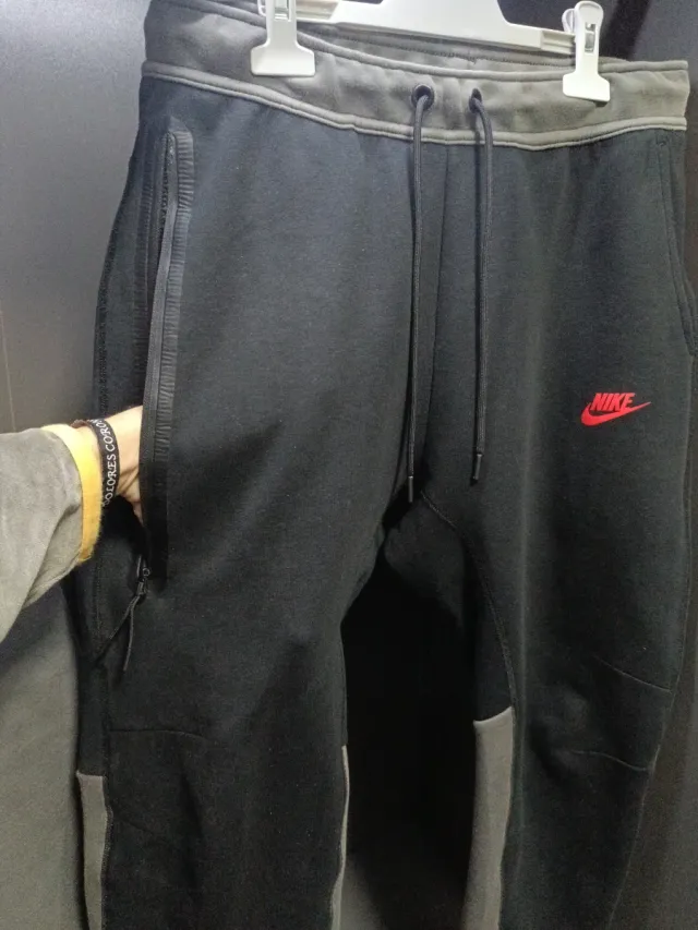 Conjunto Nike Tech Fleece Gris y Negro