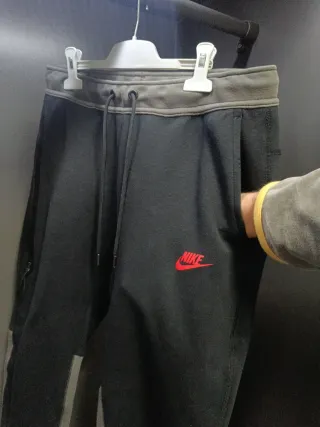 Conjunto Nike Tech Fleece Gris y Negro