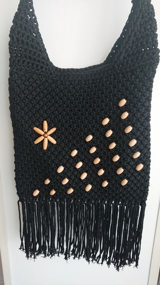 Bolso negro tejido con abalorios