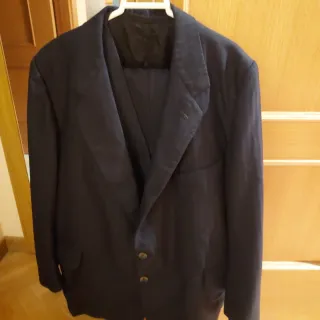 Traje de caballero azul con chaleco