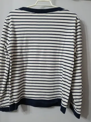 Camiseta Rayas Azul y Blanca Botones Dorados